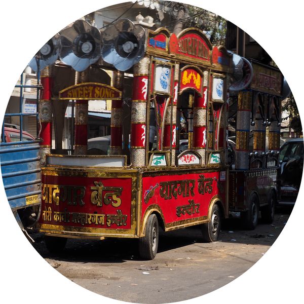 minibus met muzikanten, Indore, Madhya Pradesh • India